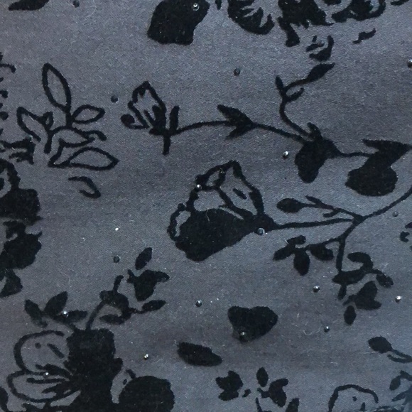 BNWOT Black DG2 Skinny Jeans with black velvet burnout roses and sparkles-size 8 - Picture 2 of 3